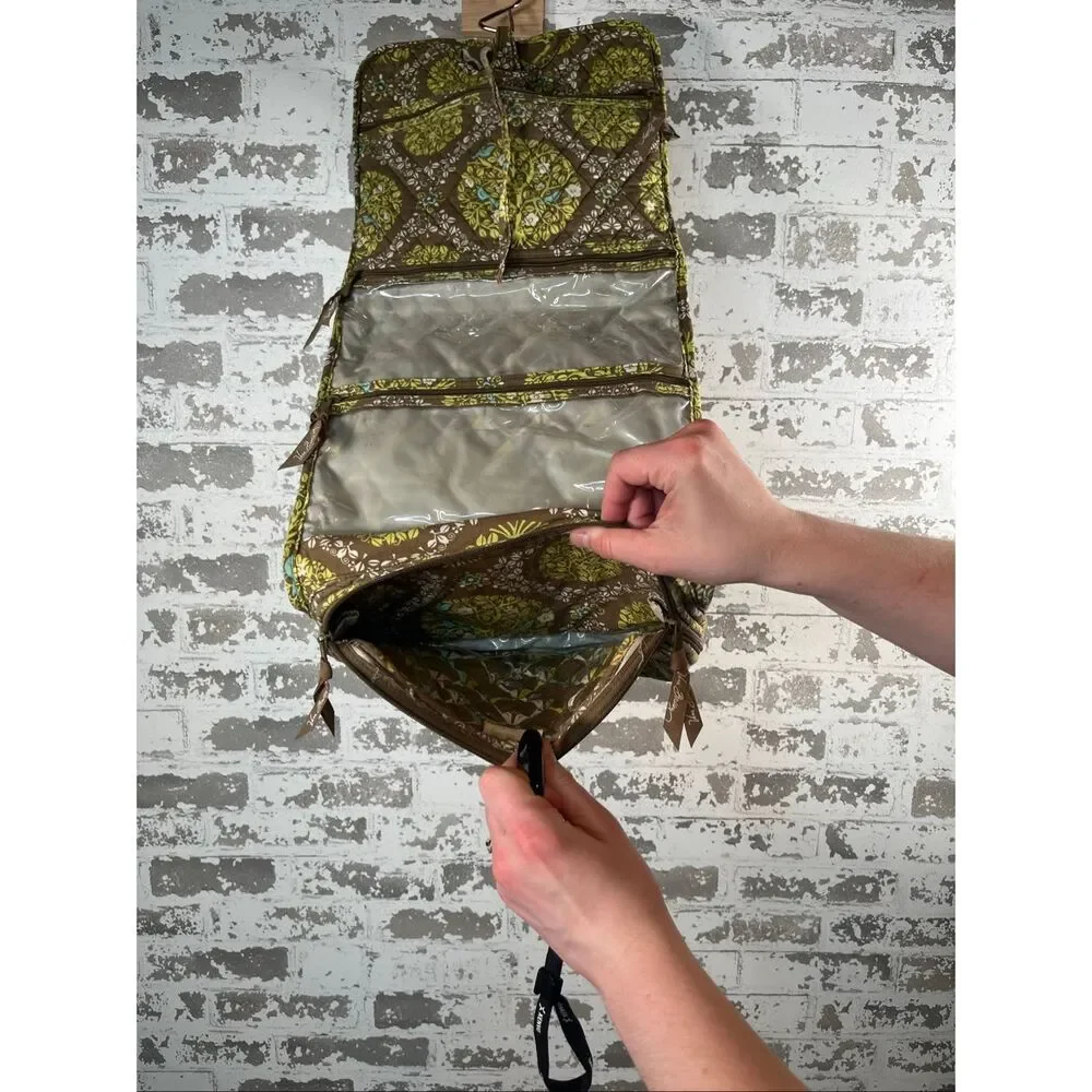 Vera Bradley | green floral hanging jewelry and cosmetic travel bag
